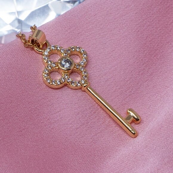 Cubic Zirconia Key Pendant Gold Plated Necklace NEW - Picture 3 of 3
